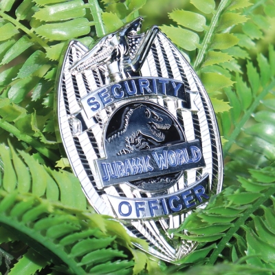 Jurassic World Ansteck-Pin Limited Edition Replica Security Officer