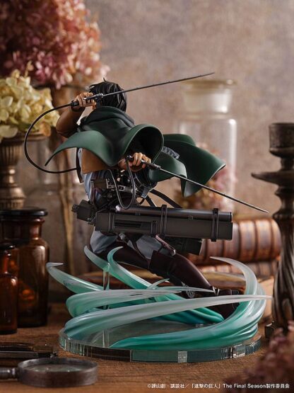 Attack on Titan PVC Statue 1/6 Humanity's Strongest Soldier Levi 23 cm – Bild 4