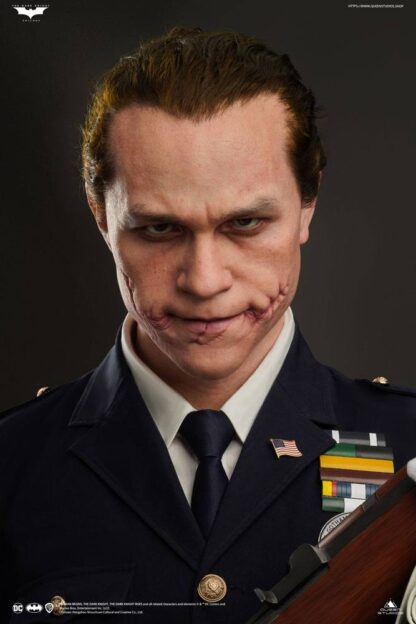 The Dark Knight Büste 1/1 The Joker (Police Uniform) 87 cm – Bild 4