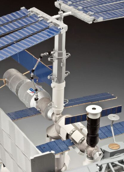 International Space Station ISS Modellbausatz 1/144 25th Anniversary Platinum Edition 74 cm – Bild 4