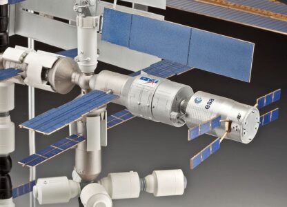 International Space Station ISS Modellbausatz 1/144 25th Anniversary Platinum Edition 74 cm – Bild 7
