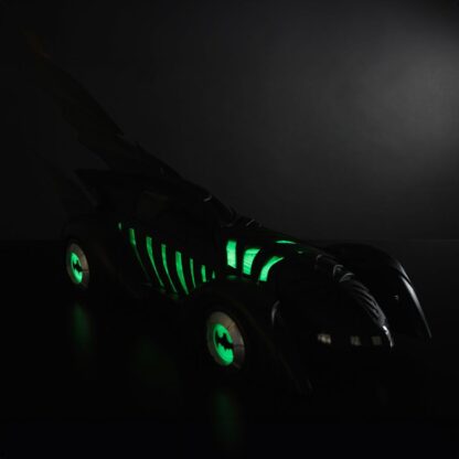 Batman Forever DC Multiverse Fahrzeug Batmobile Glow in the Dark Edition (Gold Label) 79 cm – Bild 8