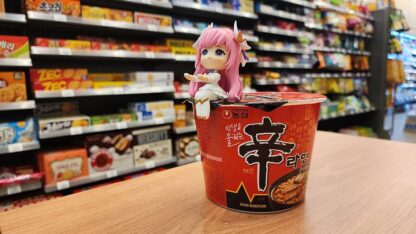 Goddess of Victory: Nikke Cup Noodle Holder PVC Statue Dorothy 9 cm – Bild 4