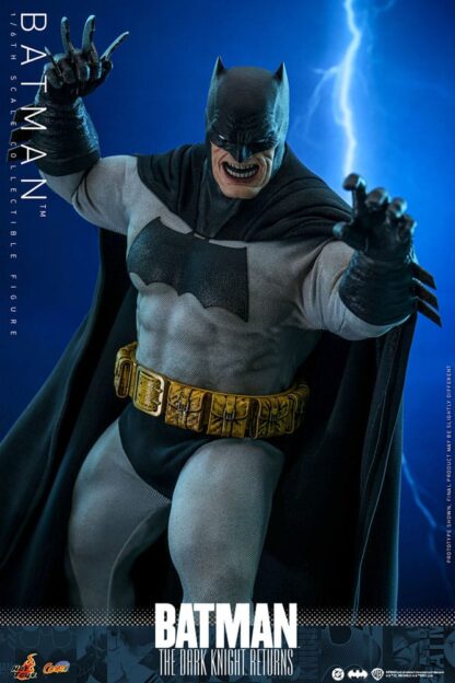 Batman: The Dark Knight Returns Comic Masterpiece Actionfigur 1/6 Batman 32 cm – Bild 4