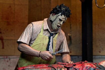 Texas Chainsaw Massacre Clothed Actionfigur Leatherface 50th Anniversary 20 cm – Bild 17