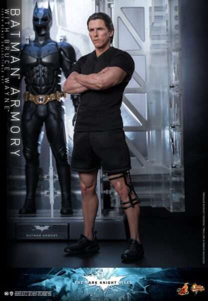 The Dark Knight Rises Movie Masterpiece Actionfigur & Diorama 1/6 Batman Armory with Bruce Wayne 30 cm – Bild 3