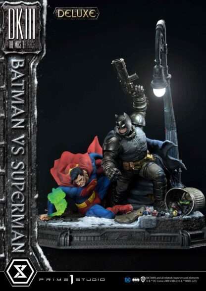 DC Comics Statue Batman Vs. Superman (The Dark Knight Returns) Deluxe Bonus Ver. 110 cm - Beschädigte Verpackung