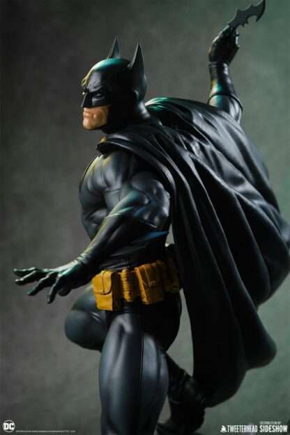 DC Comics Maquette 1/6 Batman (Black and Gray Edition) 50 cm – Bild 5