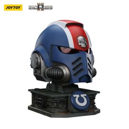 Warhammer 40,000: Space Marine 2 Replik Ultramarines Lieutenant Titus Helm mit Display-Stand 44 cm – Bild 9