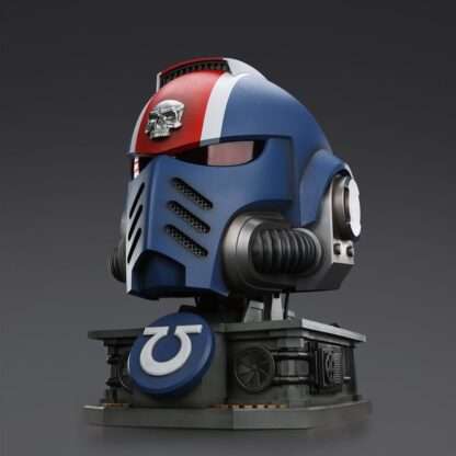 Warhammer 40,000: Space Marine 2 Replik Ultramarines Lieutenant Titus Helm mit Display-Stand 44 cm – Bild 13