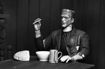 Universal Monsters Actionfigur Ultimate Frankenstein's Monster (Bride of Frankenstein) (B&W) 18 cm – Bild 4