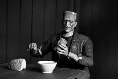 Universal Monsters Actionfigur Ultimate Frankenstein's Monster (Bride of Frankenstein) (B&W) 18 cm – Bild 5