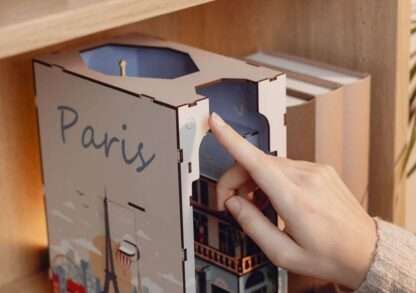 Paris Tiny Adventures Book Nook Mini-Diorama 23 cm – Bild 6