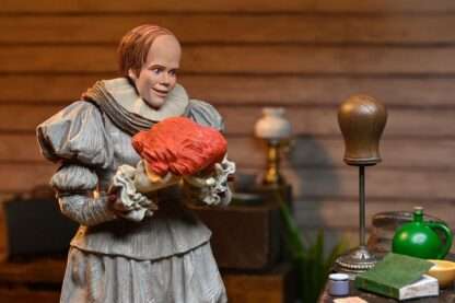 Es: Welcome To Derry Actionfigur Ultimate Bob Gray As Pennywise 18 cm – Bild 5