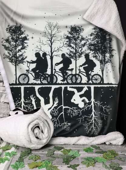 Stranger Things Wurfdecke Black & White 100 x 150 cm – Bild 2