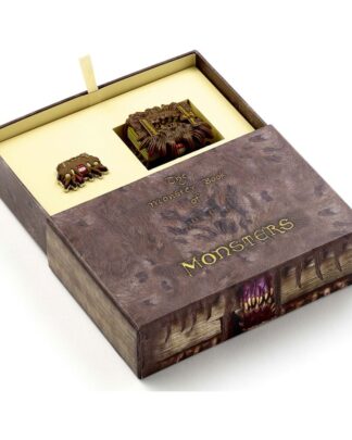 Harry Potter: Monster Book Schlüsselanhänger und Ansteckpin Geschenkset