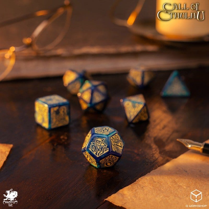 Call of Cthulhu 7th Edition 7er-Würfelset Blue-green & Gold – Bild 4