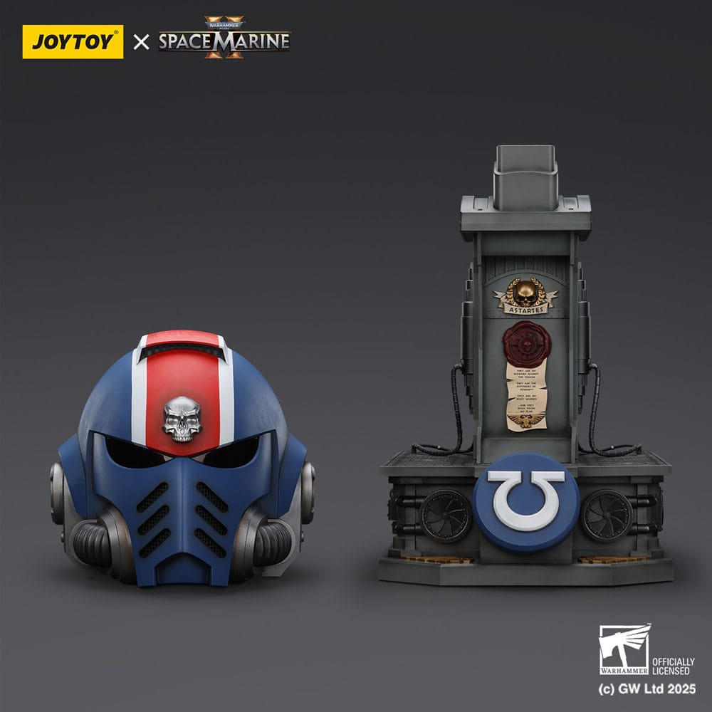 Warhammer 40,000: Space Marine 2 Replik Ultramarines Lieutenant Titus Helm mit Display-Stand 44 cm – Bild 6