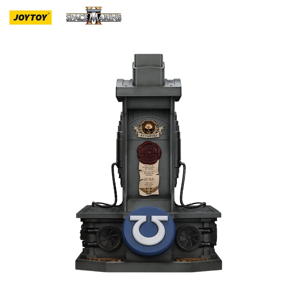 Warhammer 40,000: Space Marine 2 Replik Ultramarines Lieutenant Titus Helm mit Display-Stand 44 cm – Bild 10