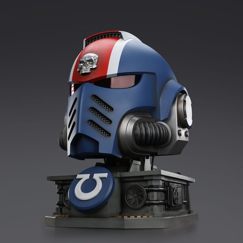 Warhammer 40,000: Space Marine 2 Replik Ultramarines Lieutenant Titus Helm mit Display-Stand 44 cm – Bild 13